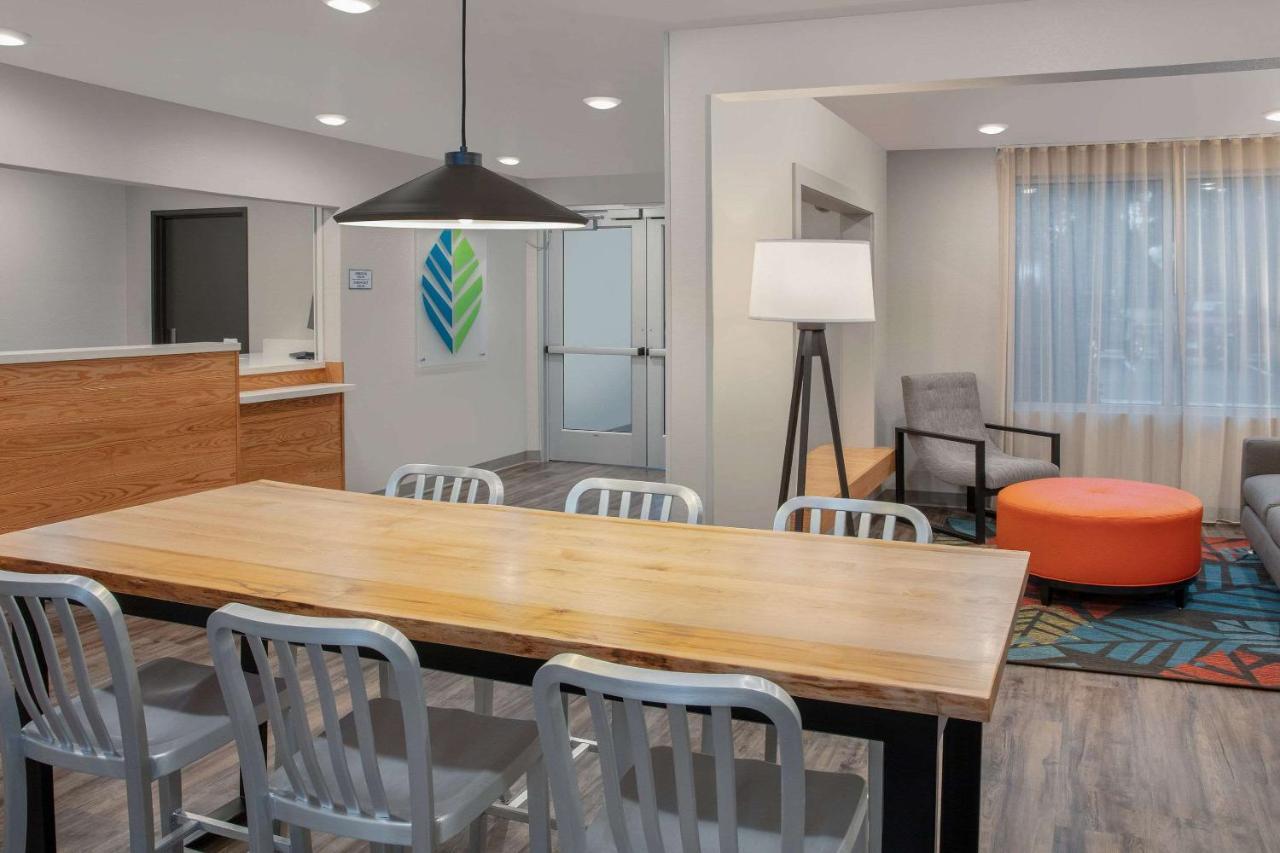 Woodsping Suites Washington Dc East Arena Drive Lake Arbor Zewnętrze zdjęcie